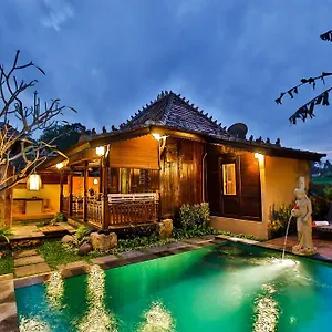 Nini , Ubud (Bali) Indonesia